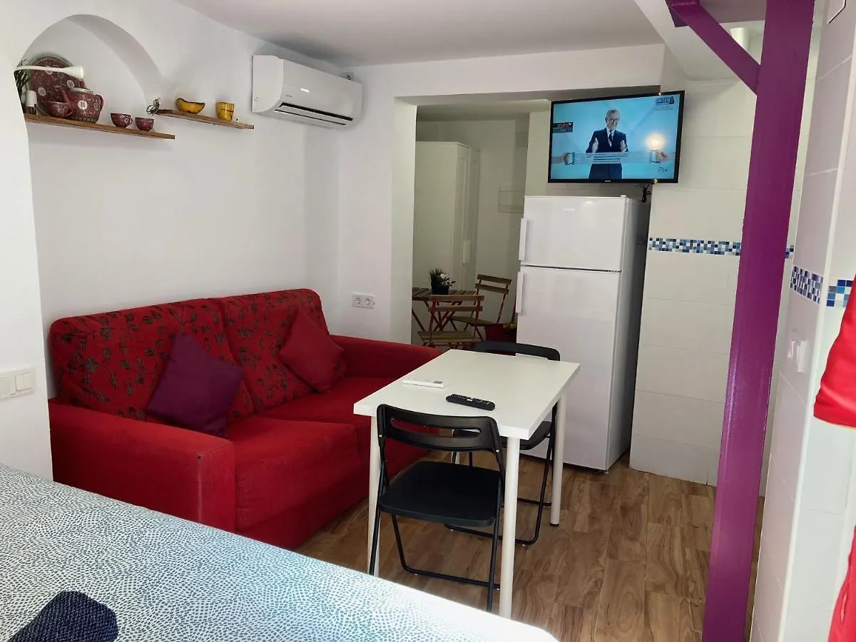 Malagueña Salerosa Apartamento - casa mata de 1 a 4 dormitorios con terraza o patio propio Málaga