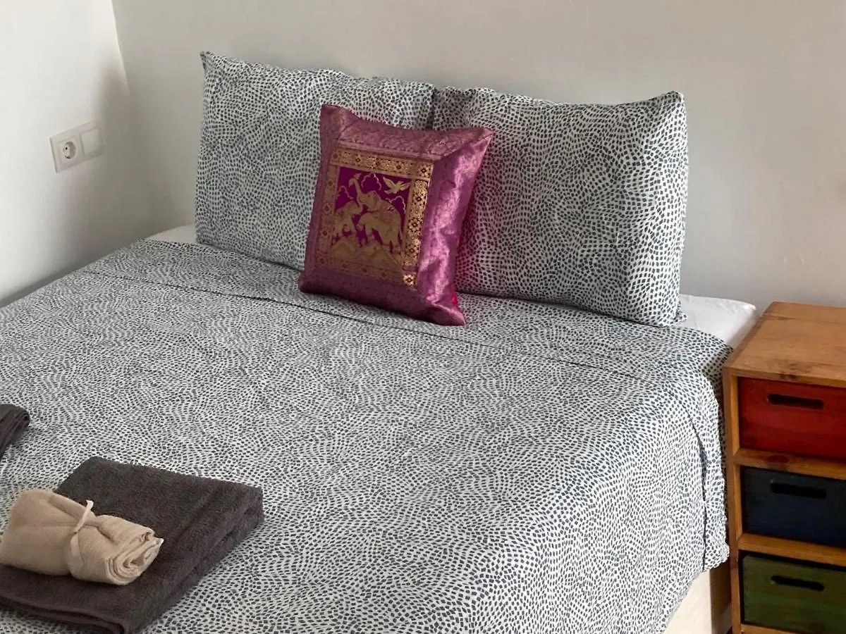 Malagueña Salerosa Apartamento - casa mata de 1 a 4 dormitorios con terraza o patio propio Málaga