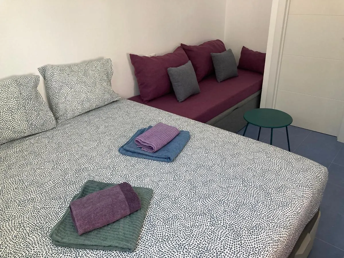 Malagueña Salerosa Apartamento - casa mata de 1 a 4 dormitorios con terraza o patio propio Málaga