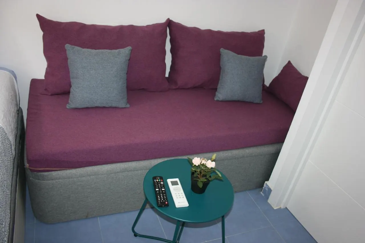 Malagueña Salerosa Apartamento - casa mata de 1 a 4 dormitorios con terraza o patio propio Málaga